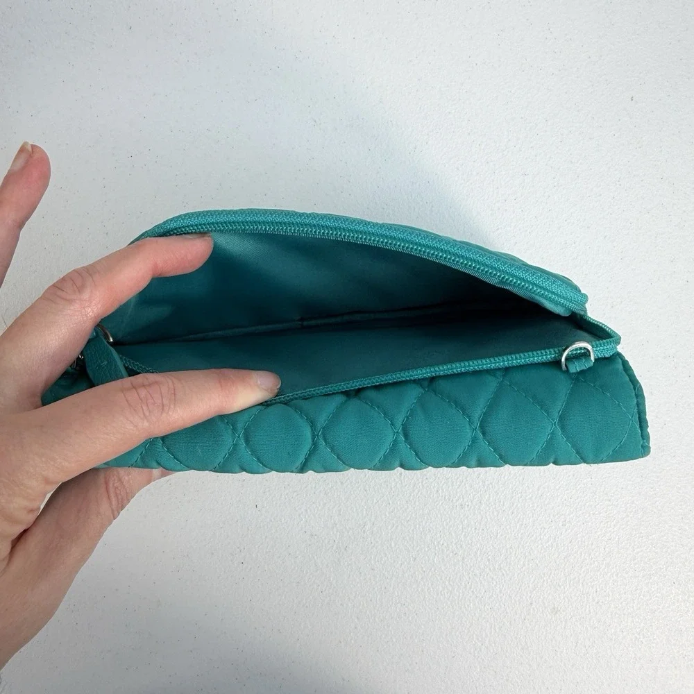 Vera Bradley Wallet Wristlet Quilted Turquoise Microfiber‎ Smartphone ID Holder